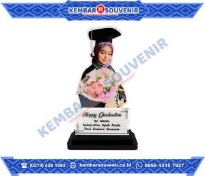 Plakat Kayu Unik Sekolah Tinggi Ekonomi Islam (STEI) Madani Banjarmasin, Kalimantan Selatan