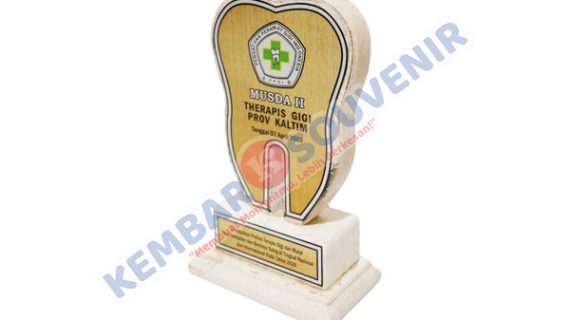 Contoh Trophy Akrilik DPRD Kabupaten Kulon Progo