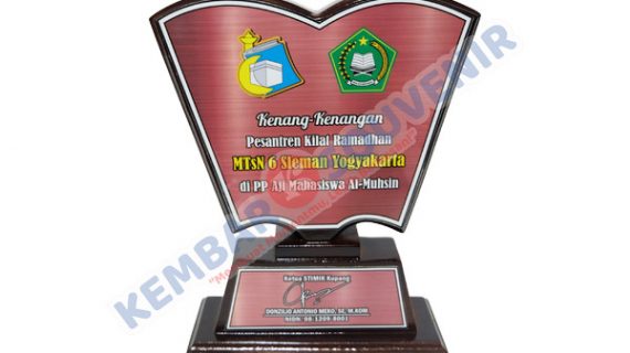 Trophy Akrilik PT Madusari Murni Indah Tbk.