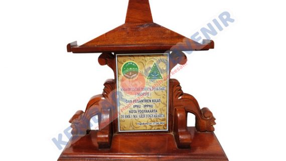 Piala Akrilik Murah DPRD Kabupaten Nias
