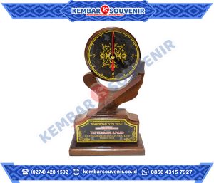 Contoh Trophy Akrilik PT Merdeka Copper Gold Tbk.