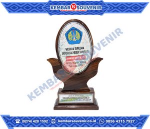 Contoh Trophy Akrilik PT Pradiksi Gunatama Tbk