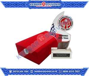 Contoh Trophy Akrilik Sekolah Tinggi Ilmu Ekonomi Al-Madani